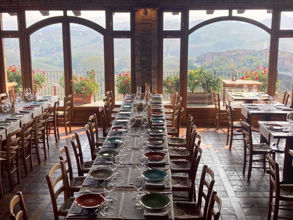 北義【皮埃蒙特】Piedmont•Pinerolo|葡萄酒莊Marronl La Morra Cantina con Cueina品酒之旅•著名酒款 —【杜林】Torino|聖卡洛廣場Piazza San Carlo•安托內利尖塔Mole Antonelliana 9 Marronl La Morra Cantina con Cueina