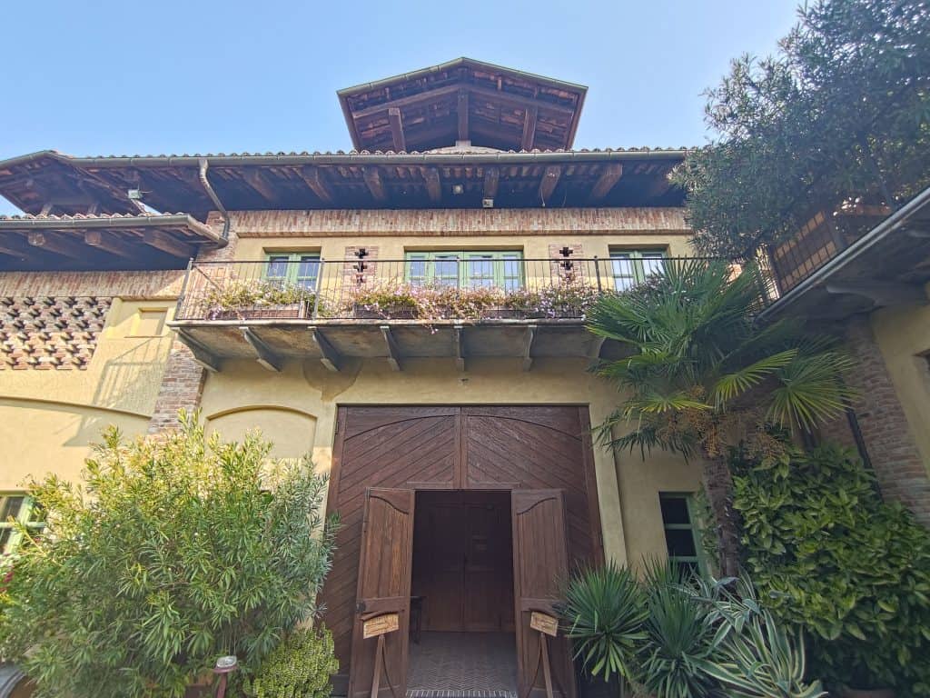 北義【皮埃蒙特】Piedmont•Pinerolo|葡萄酒莊Marronl La Morra Cantina con Cueina品酒之旅•著名酒款 —【杜林】Torino|聖卡洛廣場Piazza San Carlo•安托內利尖塔Mole Antonelliana 4 Marronl La Morra Cantina con Cueina