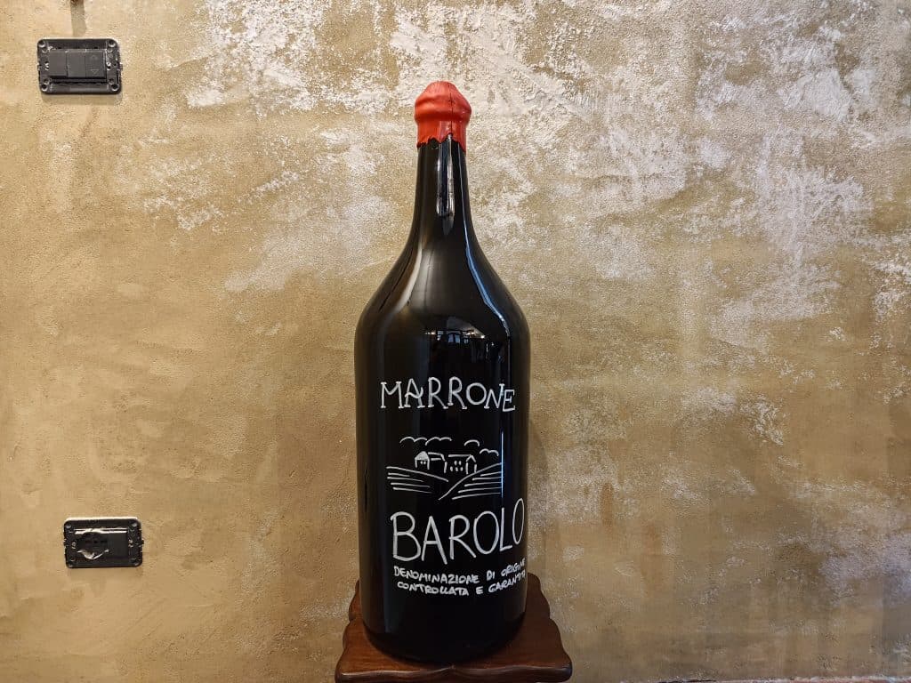 北義【皮埃蒙特】Piedmont•Pinerolo|葡萄酒莊Marronl La Morra Cantina con Cueina品酒之旅•著名酒款 —【杜林】Torino|聖卡洛廣場Piazza San Carlo•安托內利尖塔Mole Antonelliana 7 Barolo 葡萄酒之王