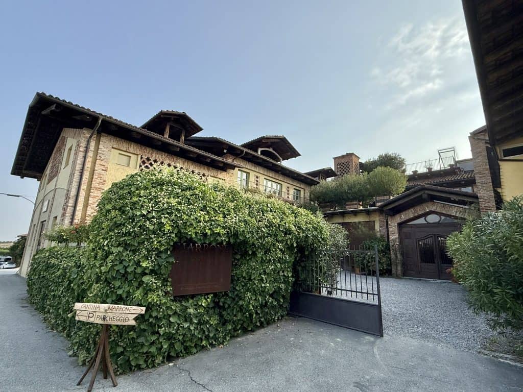 北義【皮埃蒙特】Piedmont•Pinerolo|葡萄酒莊Marronl La Morra Cantina con Cueina品酒之旅•著名酒款 —【杜林】Torino|聖卡洛廣場Piazza San Carlo•安托內利尖塔Mole Antonelliana 3 Marronl La Morra Cantina con Cueina