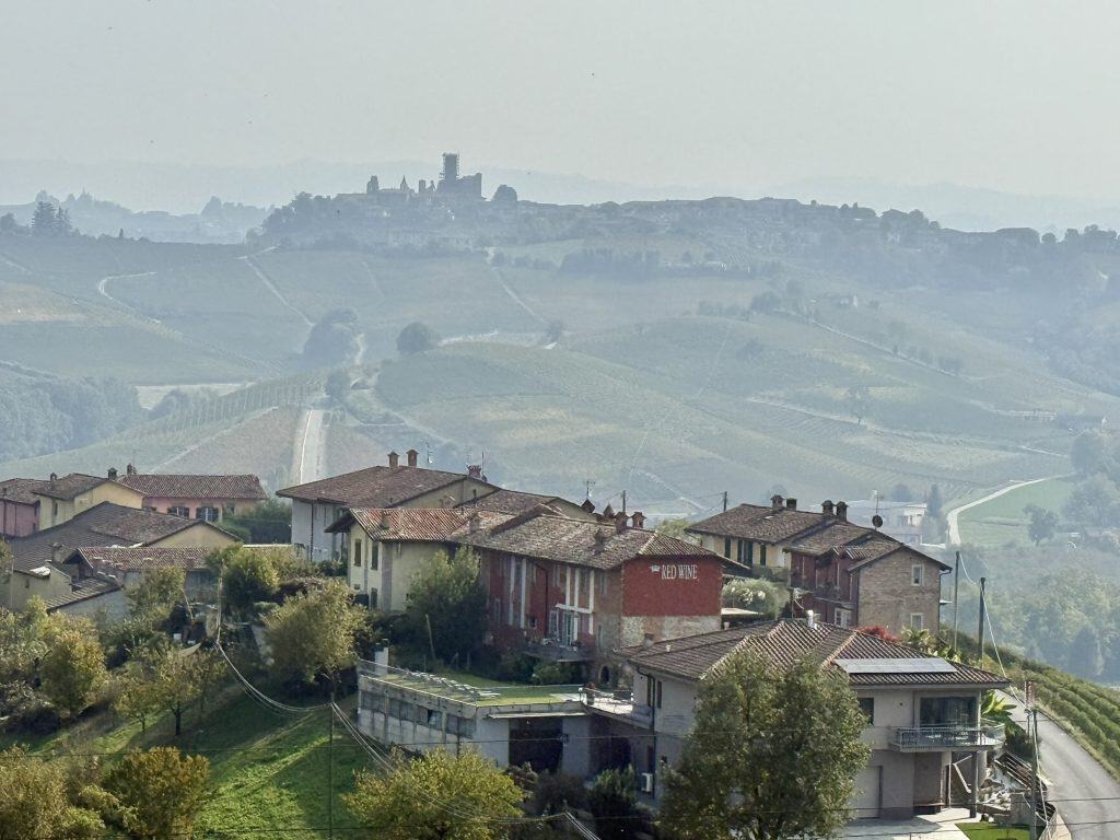 北義【皮埃蒙特】Piedmont•Pinerolo|葡萄酒莊Marronl La Morra Cantina con Cueina品酒之旅•著名酒款 —【杜林】Torino|聖卡洛廣場Piazza San Carlo•安托內利尖塔Mole Antonelliana 8 皮埃蒙特地區葡萄莊園 Piedmont