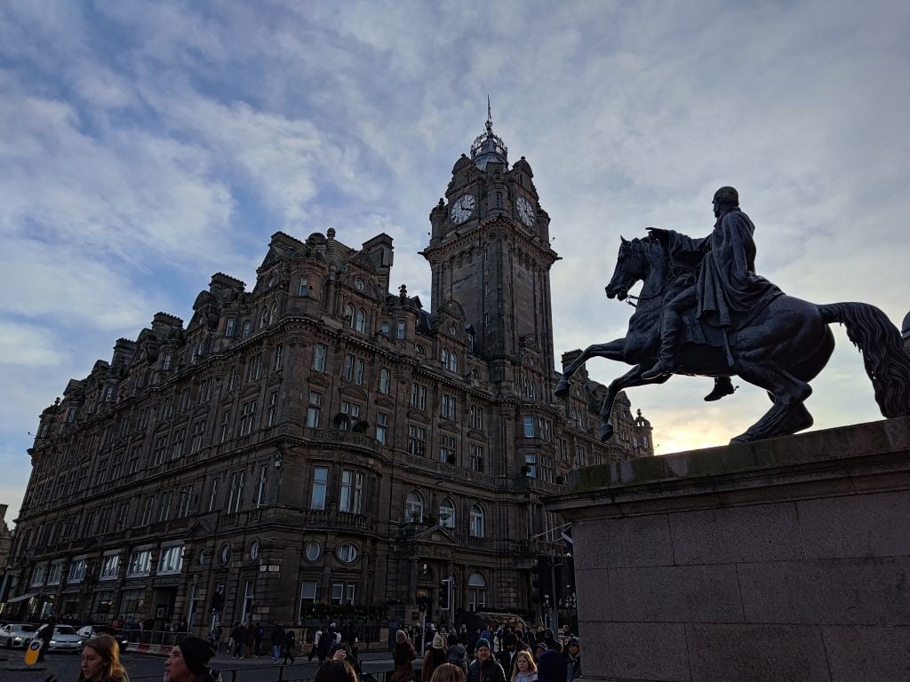 英國【愛丁堡】Edinburgh|愛丁堡推薦必看景點Top15 in Edinburgh City|愛丁堡皇家英里Edinburgh Royal Mile、Scott Monument、St Giles’Cathedra|卡爾頓山丘Calton Hill、Glenkinchie威士忌酒廠|英國的北方雅典Athens of the North 1 Equestrian Statue of the Duke of Wellington
