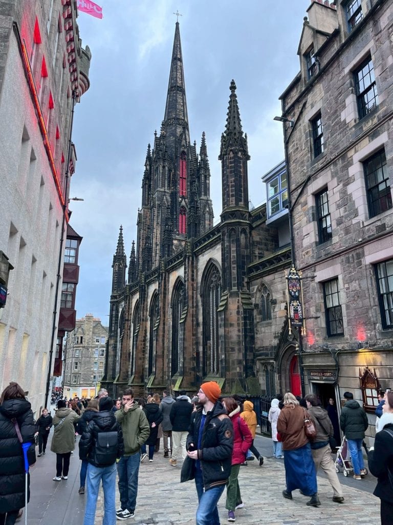 英國【愛丁堡】Edinburgh|愛丁堡推薦必看景點Top15 in Edinburgh City|愛丁堡皇家英里Edinburgh Royal Mile、Scott Monument、St Giles’Cathedra|卡爾頓山丘Calton Hill、Glenkinchie威士忌酒廠|英國的北方雅典Athens of the North 7 Highland Tolbooth St Johns Church