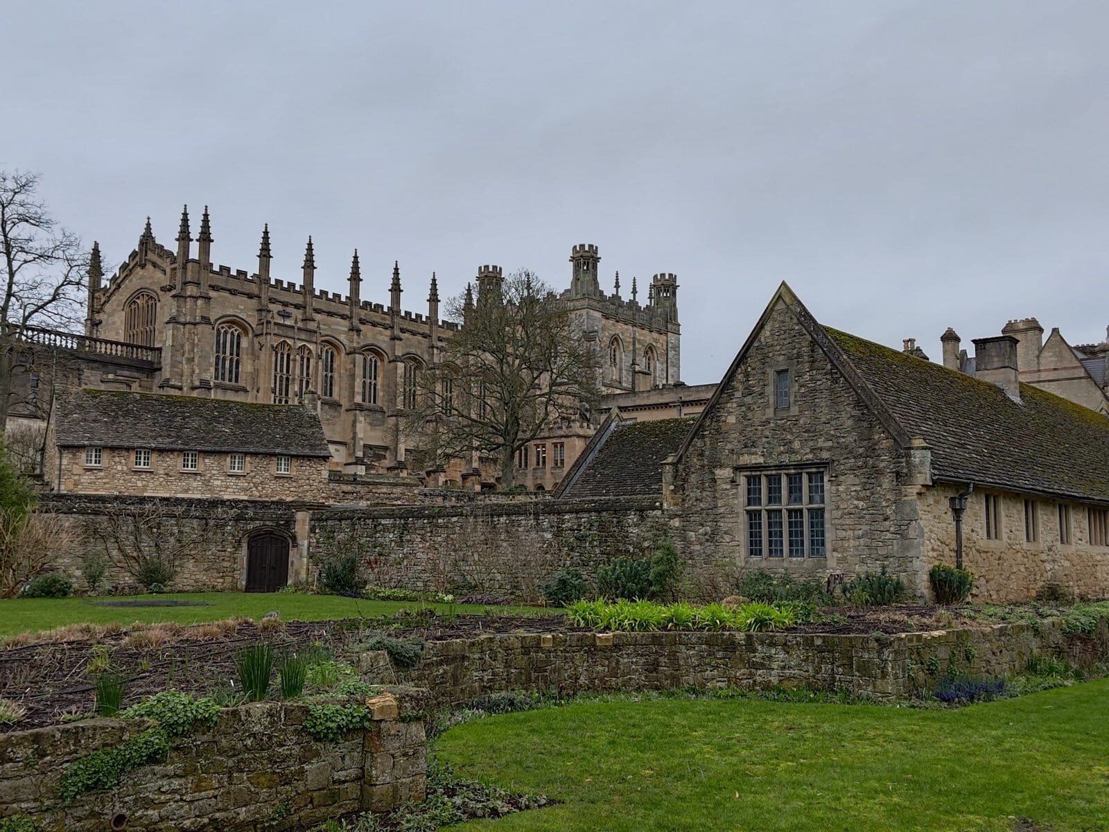 英國【牛津大學城Oxford University】→【科茲窩地區】拜伯里Bibury →【史前巨石陣Stonehenge】 2 Oxford Christ Church from Rose Garden viewpoint