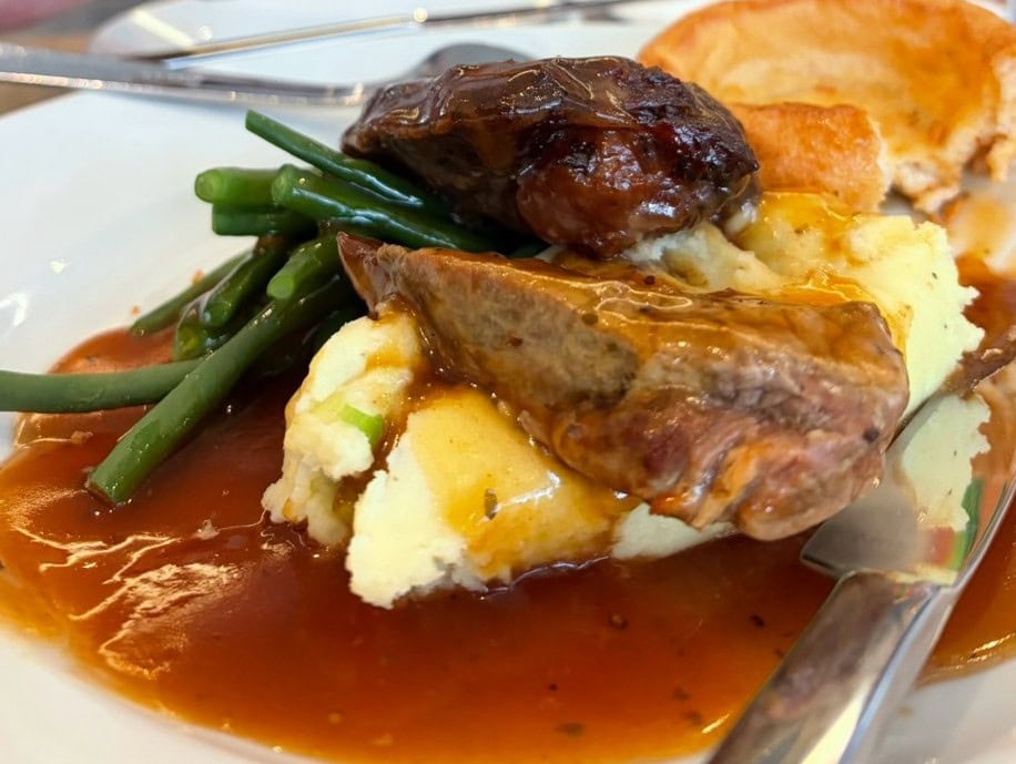 i Roast Beef with Yorkshire Pudding