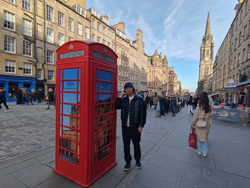 telephone kiosk in Edinburg