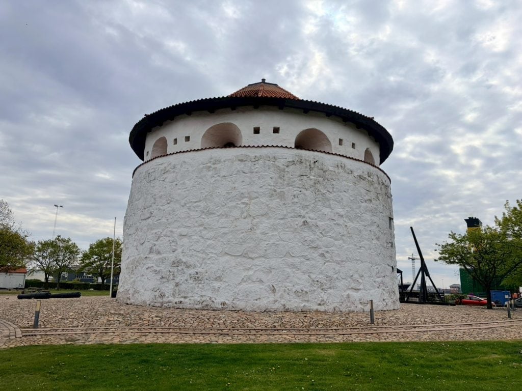 【北歐渡輪】丹麥腓特烈港Frederikshavn—瑞典哥特堡Göteborg|購票、交通、船上設備、免稅商店、搭船心得|腓特烈港海岸小鎮 2 腓特烈港火藥塔 Krudttårnet