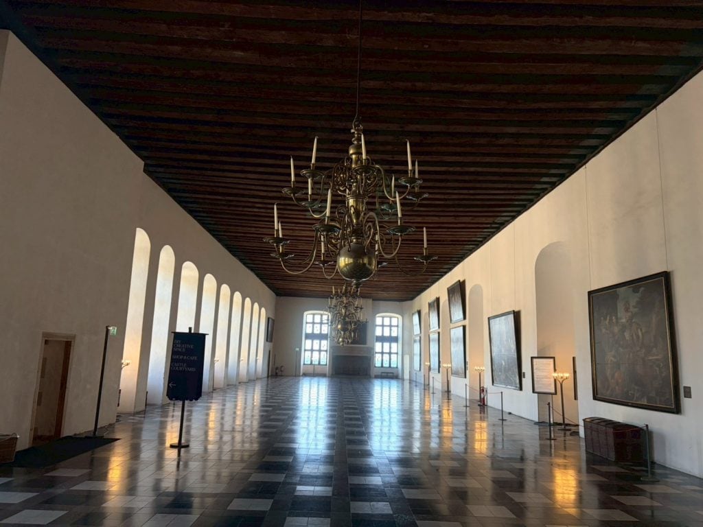 丹麥【北西蘭島】North Zealand|赫爾辛格Helsingør、克倫堡Kornborg|腓特列堡Frederiksborg Castle、腓特列斯宮殿Fredensborg Slot|丹麥皇室三大城堡巡禮|哥本哈根卡Copenhagen Card使用範圍 12 Kornborg Slot宴會廳