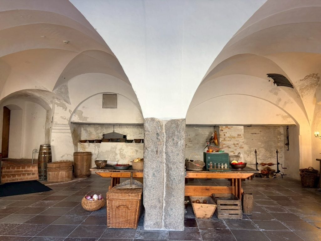 丹麥【北西蘭島】North Zealand|赫爾辛格Helsingør、克倫堡Kornborg|腓特列堡Frederiksborg Castle、腓特列斯宮殿Fredensborg Slot|丹麥皇室三大城堡巡禮|哥本哈根卡Copenhagen Card使用範圍 13 Kornborg Slot kitchen