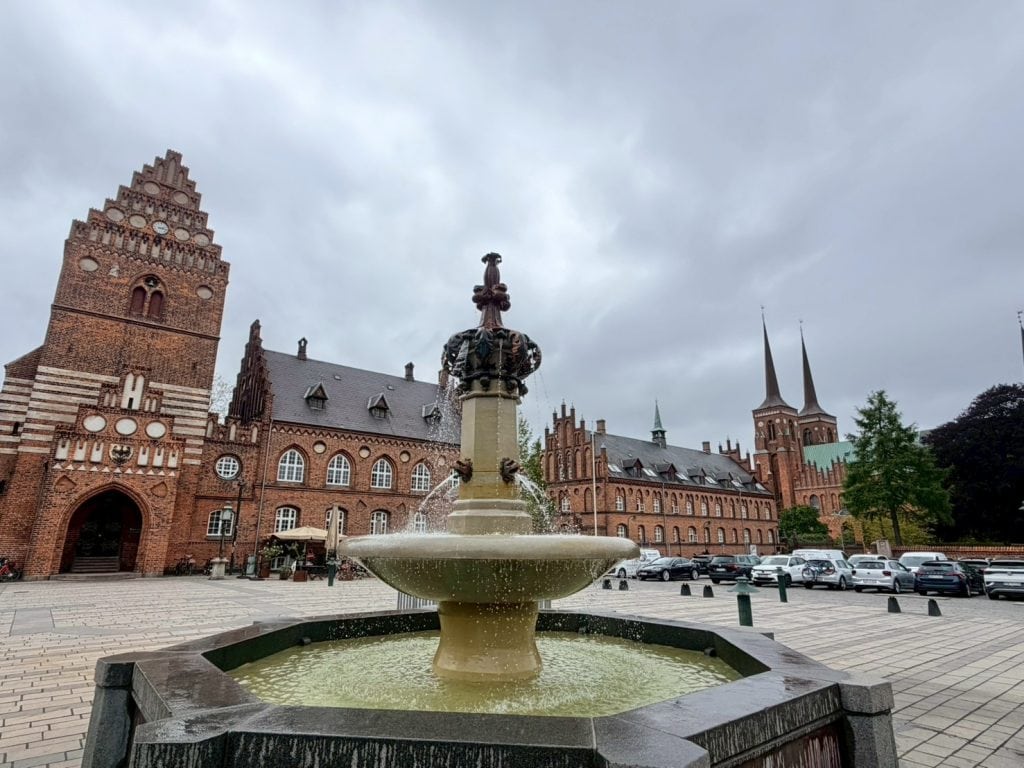 丹麥【北西蘭島】North Zealand|赫爾辛格Helsingør、克倫堡Kornborg|腓特列堡Frederiksborg Castle、腓特列斯宮殿Fredensborg Slot|丹麥皇室三大城堡巡禮|羅斯基勒Roskilde|哥本哈根卡Copenhagen Card使用範圍 25 Roskilde