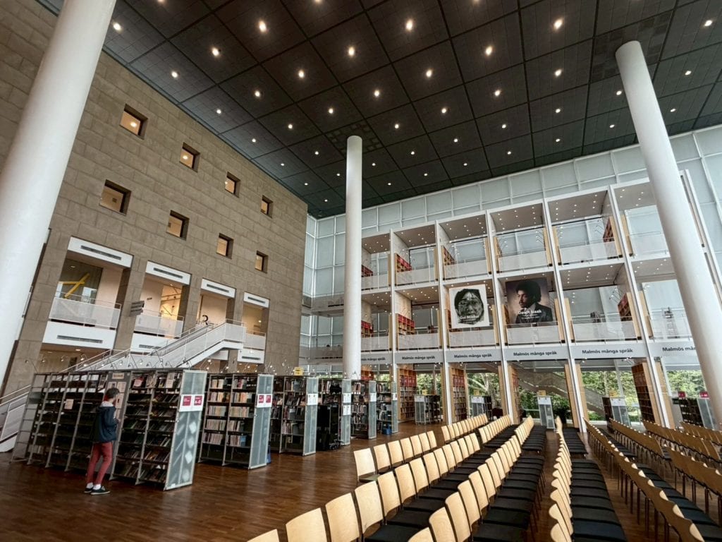 瑞典【馬爾默】Malmo|馬爾默景點:馬爾默大廣場 Stortorge、St. Peter's Church、馬爾默城堡 Malmö Castle、Malmö Saluhall農產品市場、馬爾默市立圖書館Stadsbiblioteket|推薦馬爾默St. Jakobs Backery 9 Stadsbiblioteket