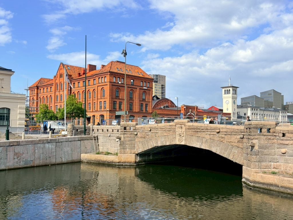 瑞典【馬爾默】Malmo|馬爾默景點:馬爾默大廣場 Stortorge、St. Peter's Church、馬爾默城堡 Malmö Castle、Malmö Saluhall農產品市場、馬爾默市立圖書館Stadsbiblioteket|推薦馬爾默St. Jakobs Backery 2 Malmö Centralstation