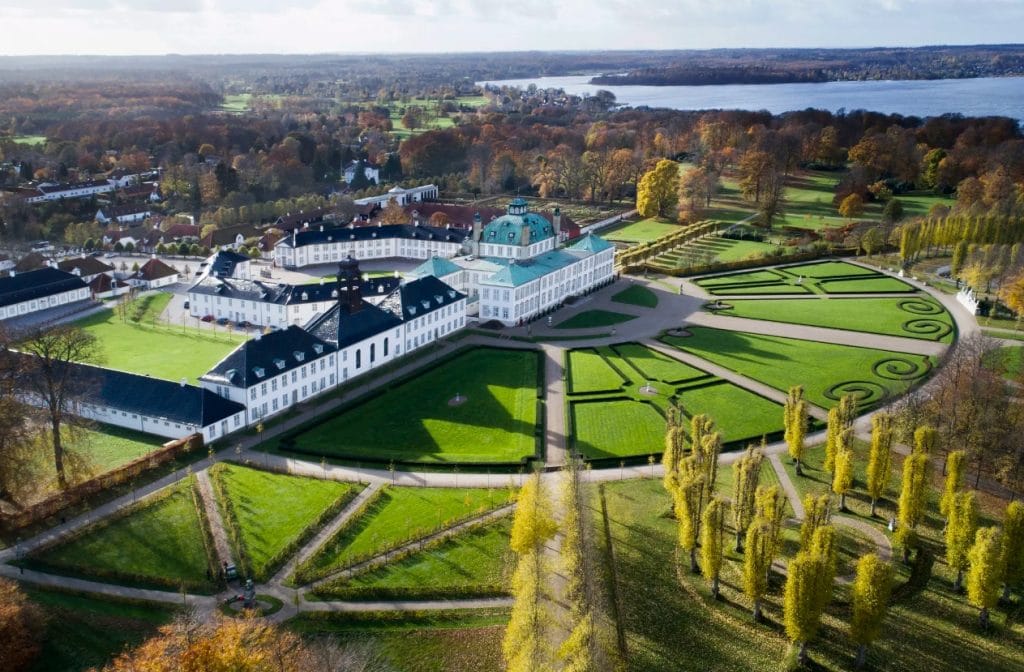 丹麥【北西蘭島】North Zealand|赫爾辛格Helsingør、克倫堡Kornborg|腓特列堡Frederiksborg Castle、腓特列斯宮殿Fredensborg Slot|丹麥皇室三大城堡巡禮|哥本哈根卡Copenhagen Card使用範圍 24 腓登斯宮殿Fredensborg Slot