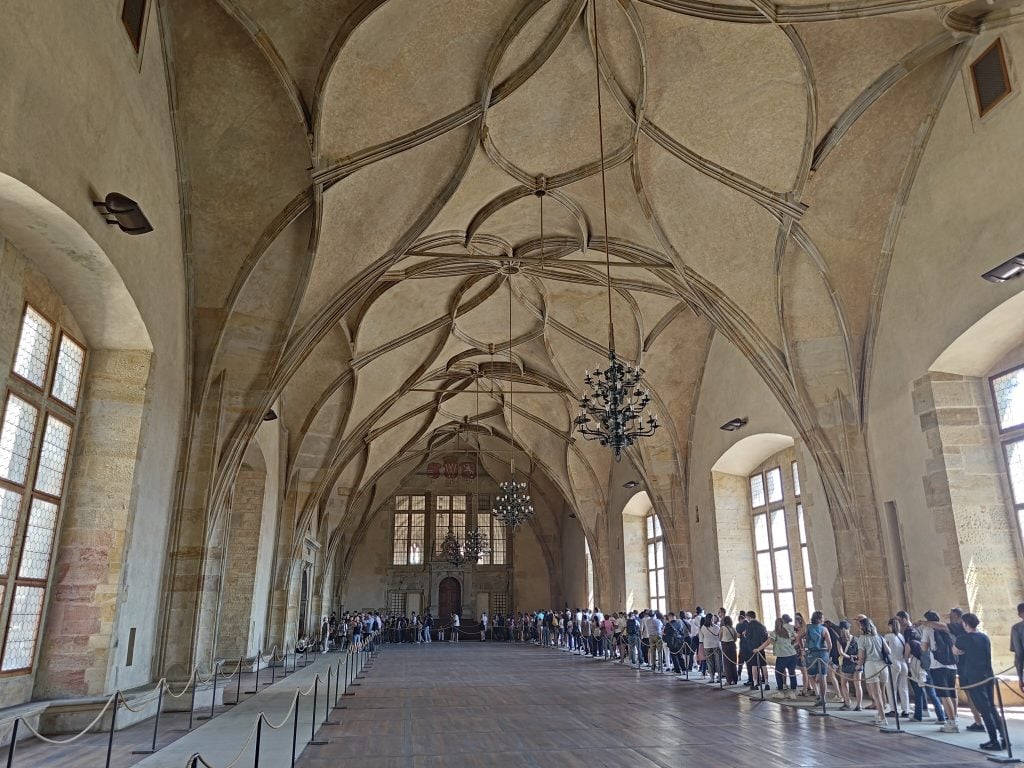 捷克【布拉格城堡區Prague Castle】Hradčany|聖維特主教座堂St. Vitus Cathedral—舊皇宮Old Royal Palace—聖喬治大殿 St. George’s Basilica—黃金巷Golden Lane—黑塔瞭望台Black tower|Prague Castle 1-Day Trip 9 Old Royal Palace