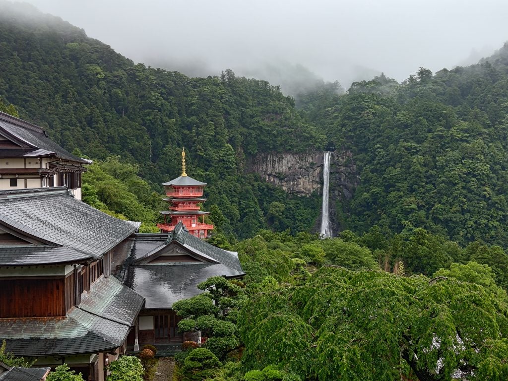 和歌山縣【那智勝浦】Nachikatsuura|熊野那智大社Kumano Nachi Taisha Grand Shrine、那智の樟、那智の滝Nachi Falls|亀の井ホテル 那智勝浦Kamenoi Hotel Nachikatsuura 1 P 20260620 162144