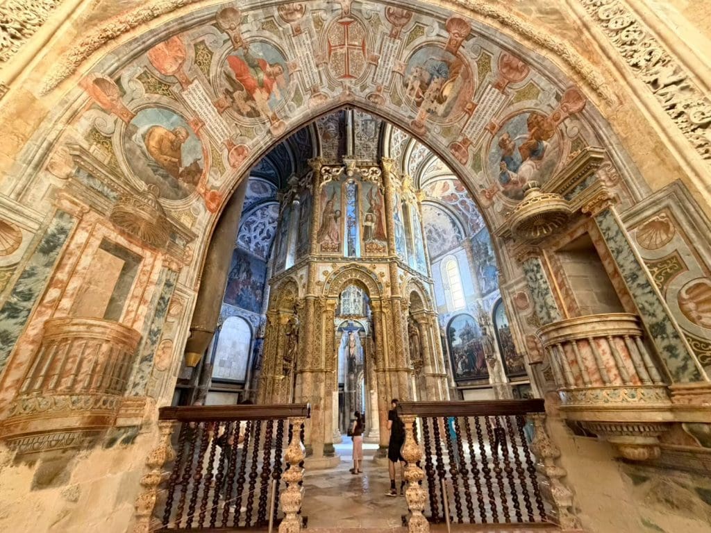 葡萄牙【歐比多斯Obidos】皇后之城Vila das Rainhas|Óbidos Medieval Walls、Ginjinha de Óbidos →【托馬爾Tomar】Knights Templar、Convento de Cristo、Janela do Capítulo →【法蒂瑪Fatima】Santuário de Fátima|餐廳O Plcadeiro|Essence Inn Marianos Hotel 16 Charola