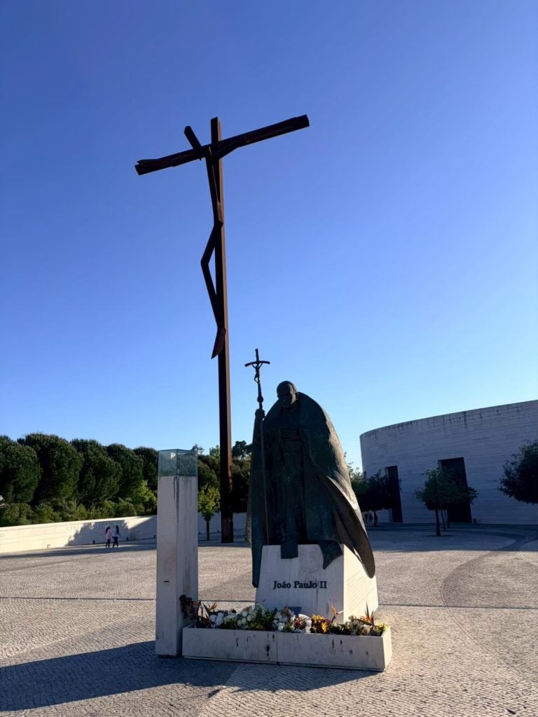 葡萄牙【歐比多斯Obidos】皇后之城Vila das Rainhas|Óbidos Medieval Walls、Ginjinha de Óbidos →【托馬爾Tomar】Knights Templar、Convento de Cristo、Janela do Capítulo →【法蒂瑪Fatima】Santuário de Fátima|餐廳O Plcadeiro|Essence Inn Marianos Hotel 24 Joao Paulo II