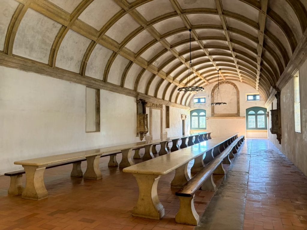 葡萄牙【歐比多斯Obidos】皇后之城Vila das Rainhas|Óbidos Medieval Walls、Ginjinha de Óbidos →【托馬爾Tomar】Knights Templar、Convento de Cristo、Janela do Capítulo →【法蒂瑪Fatima】Santuário de Fátima|餐廳O Plcadeiro|Essence Inn Marianos Hotel 19 托馬爾的基督會院的修道院宿舍和食堂