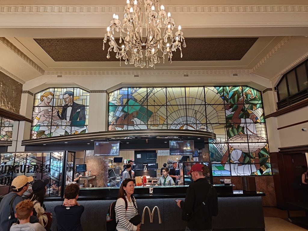 葡萄牙【波多】Porto|波多交通|波多推薦景點Top 20 in Porto|Ponte Luís I、Estação de São Bentos、Palácio da Bolsa|Ribeira、Douro Valley Cruise、Miradouro da Serra do Pilar、Livraria Lello|HF Ipanema Park hotel|Porto 2-Days Trip 21 McDonalds Imperial