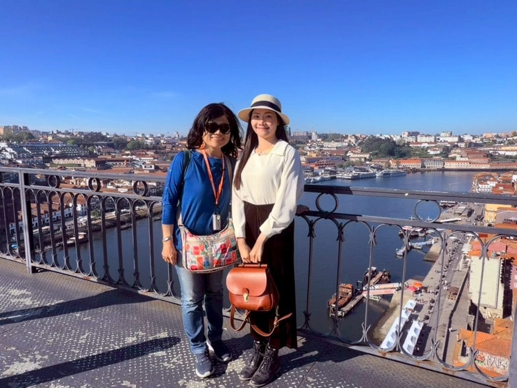百威旅遊BWT【葡萄牙12日】評比|行程地圖、跟團亮點、每日行程、城市小鎮、餐食、綜合評比|Portugal 12-Days Tours & Itineraries 21 Ponte Luis I with tourguide