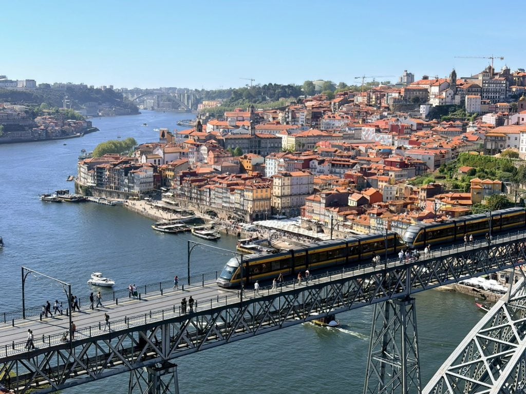葡萄牙【波多】Porto|波多交通|波多推薦景點Top 20 in Porto|Ponte Luís I、Estação de São Bentos、Palácio da Bolsa|Ribeira、Douro Valley Cruise、Miradouro da Serra do Pilar、Livraria Lello|HF Ipanema Park hotel|Porto 2-Days Trip 3 Porto Metro