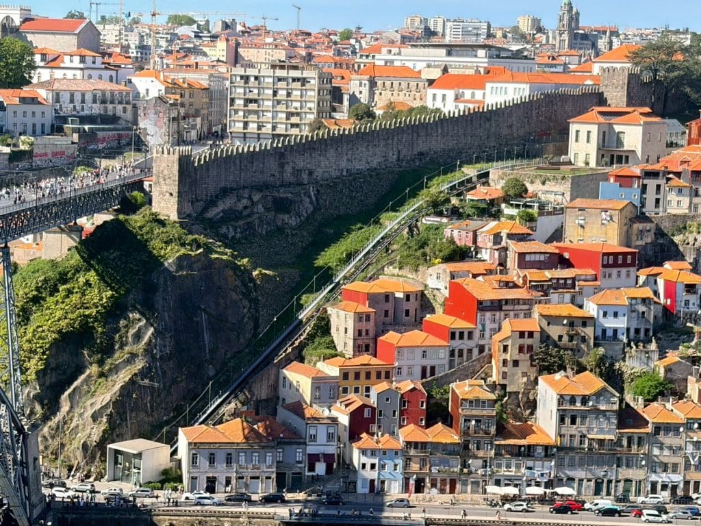 葡萄牙【波多】Porto|波多交通|波多推薦景點Top 20 in Porto|Ponte Luís I、Estação de São Bentos、Palácio da Bolsa|Ribeira、Douro Valley Cruise、Miradouro da Serra do Pilar、Livraria Lello|HF Ipanema Park hotel|Porto 2-Days Trip 19 Porto Muralha Fernandina