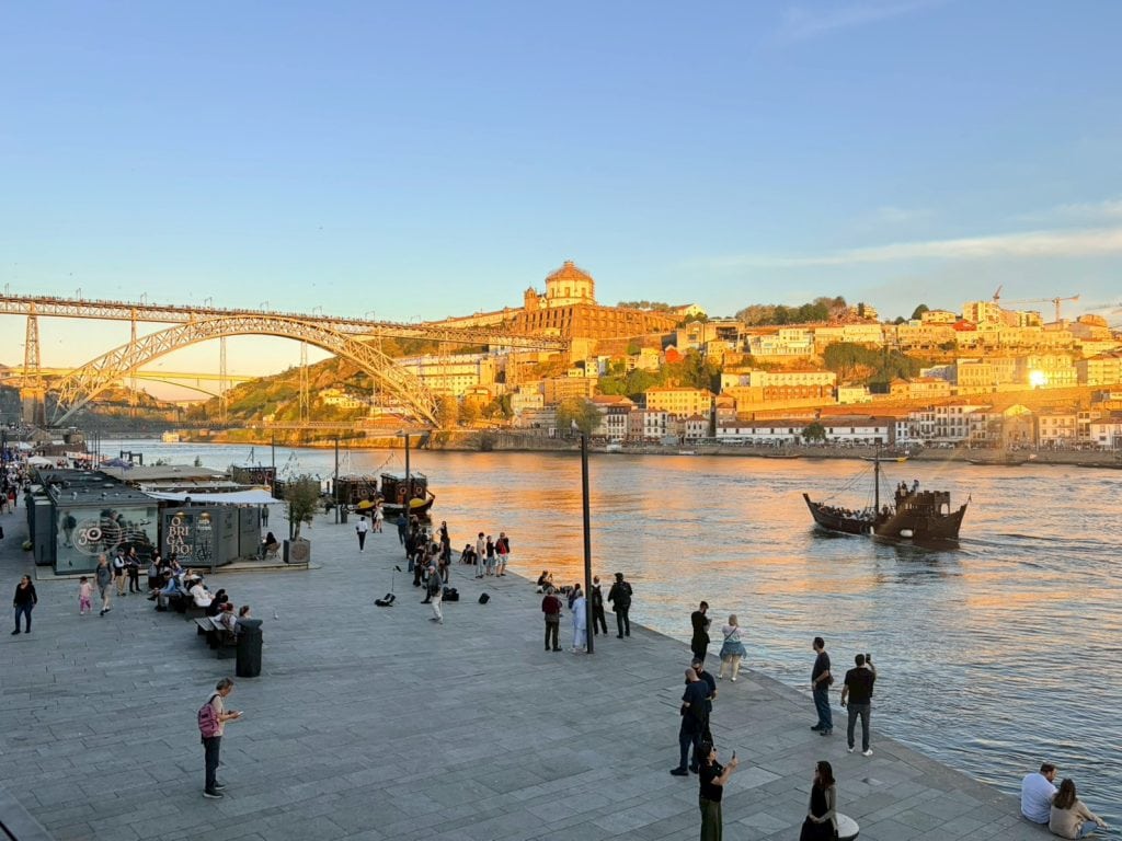 葡萄牙【波多】Porto|波多交通|波多推薦景點Top 20 in Porto|Ponte Luís I、Estação de São Bentos、Palácio da Bolsa|Ribeira、Douro Valley Cruise、Miradouro da Serra do Pilar、Livraria Lello|HF Ipanema Park hotel|Porto 2-Days Trip 16 Portol Ribeira