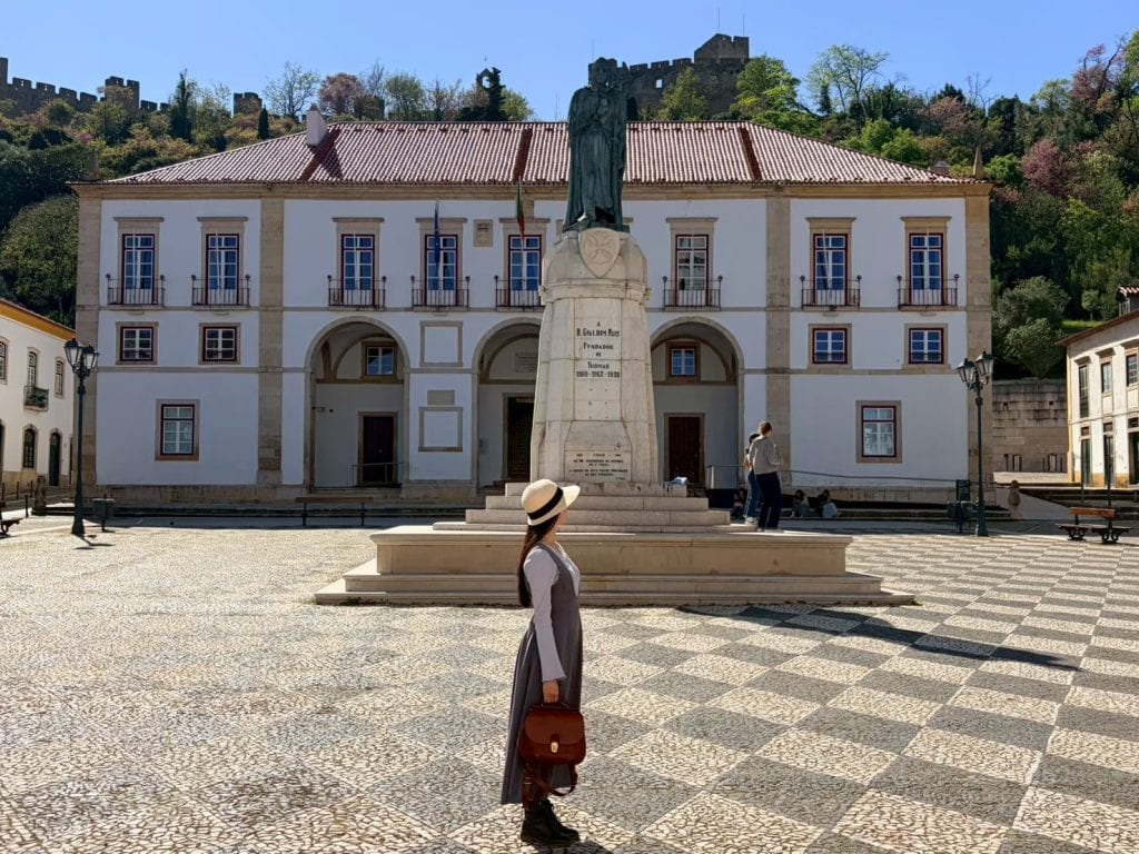葡萄牙【歐比多斯Obidos】皇后之城Vila das Rainhas|Óbidos Medieval Walls、Ginjinha de Óbidos →【托馬爾Tomar】Knights Templar、Convento de Cristo、Janela do Capítulo →【法蒂瑪Fatima】Santuário de Fátima|餐廳O Plcadeiro|Essence Inn Marianos Hotel 11 Tomar Praça da República