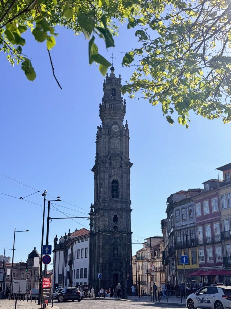 葡萄牙【波多】Porto|波多交通|波多推薦景點Top 20 in Porto|Ponte Luís I、Estação de São Bentos、Palácio da Bolsa|Ribeira、Douro Valley Cruise、Miradouro da Serra do Pilar、Livraria Lello|HF Ipanema Park hotel|Porto 2-Days Trip 28 Torre dos Clerigos