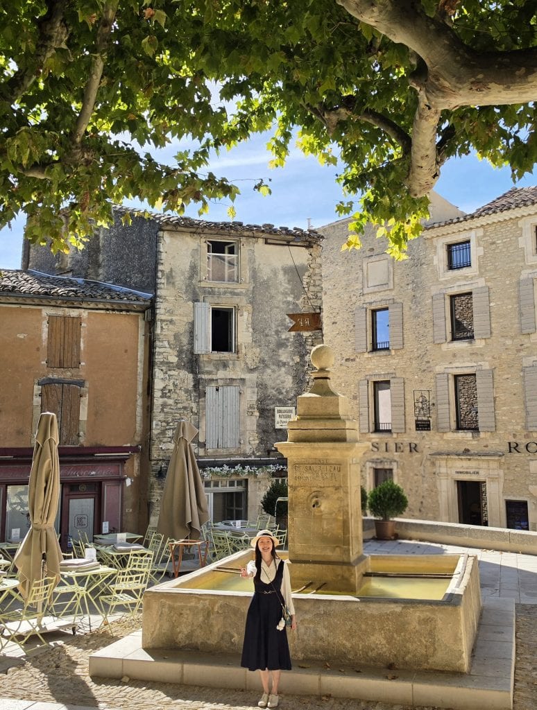 Le Chateau de Gordes Une fontaine