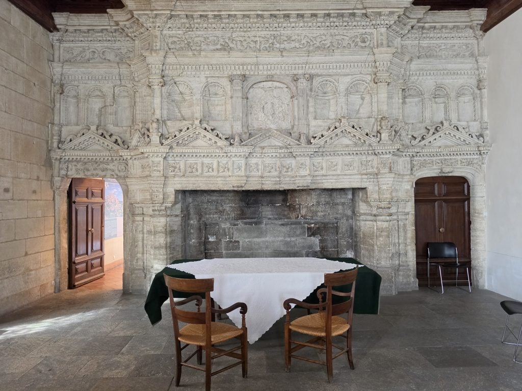 Le Chateau de Gordes interior
