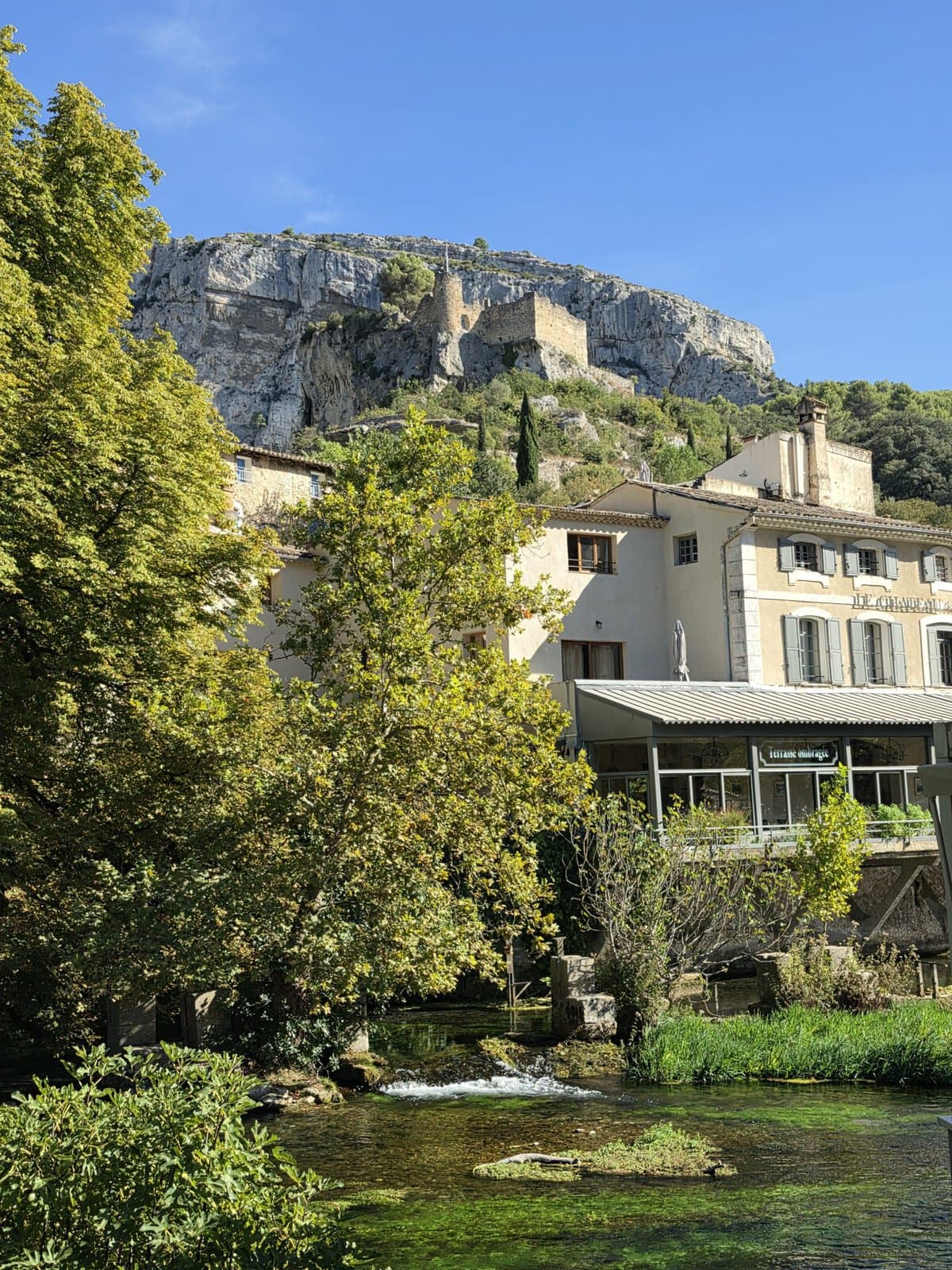 南法天然岩溶泉【碧泉村Fontaine de Vaucluse】索格河、沃克呂茲城堡 3 Vaucluse or Chateau de Petrarque scaled