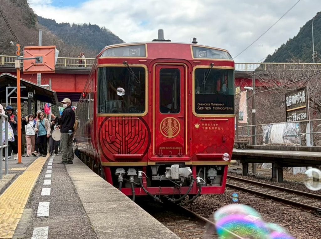 まんなか千年ものがた列車