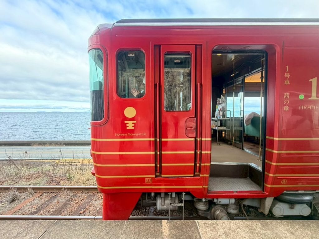 伊予灘ものがた列車